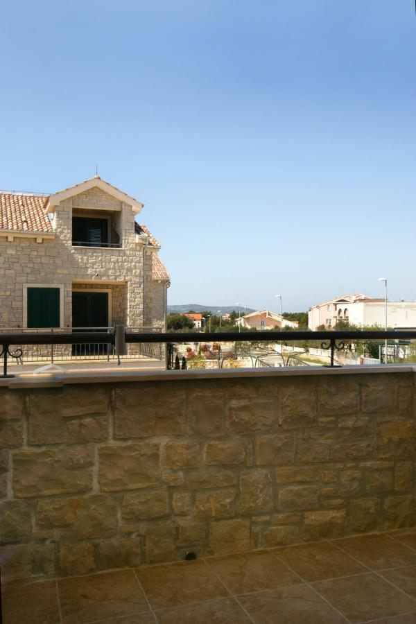 Villa Trio Srima Exterior photo