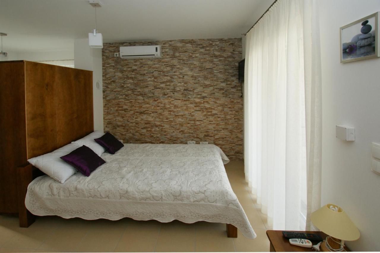 Villa Trio Srima Exterior photo