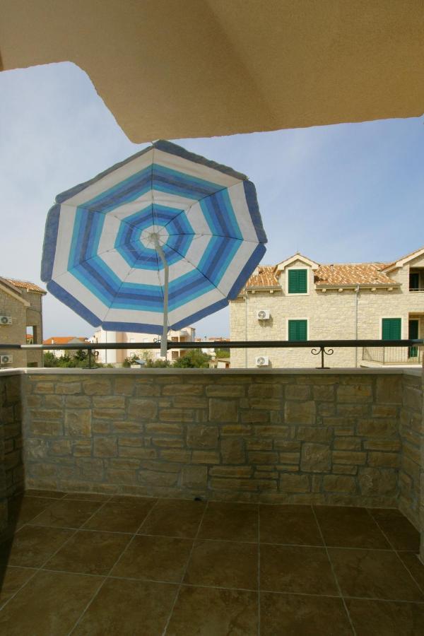 Villa Trio Srima Exterior photo